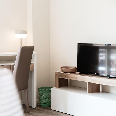 Lovely Suite With Private Parking In Комо Экстерьер фото